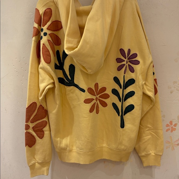 We The Free It's A Vibe Flowers Hoodie - Picture 4 of 8